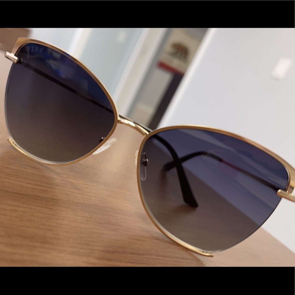 DIFF Becky Gold trim sunnies *NEW